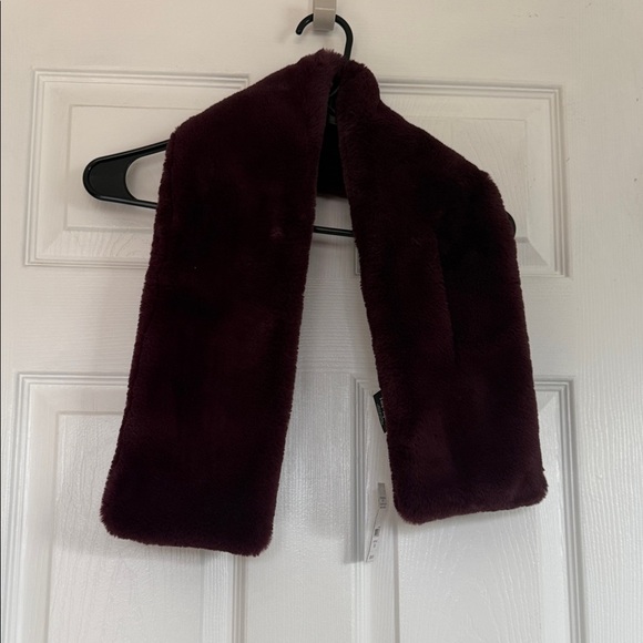 Elegant Merlot Faux Fur Scarf by Lord & Taylor NWT New Scarf - Picture 11 of 14